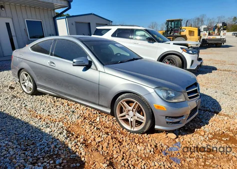 2015 Mercedes-Benz C 250 from USA, damaged, VIN WDDGJ4HB1FG369657